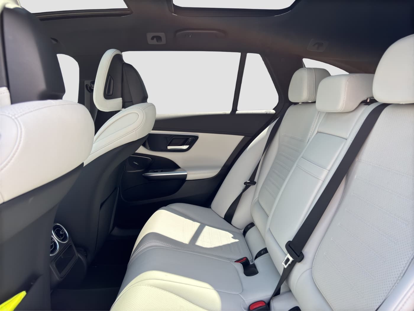 Mercedes-Benz C 300 e T Bild 17