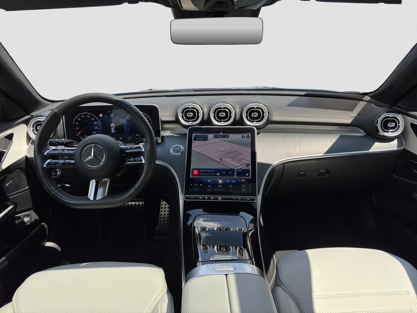 Mercedes-Benz C 300 e T Bild 9