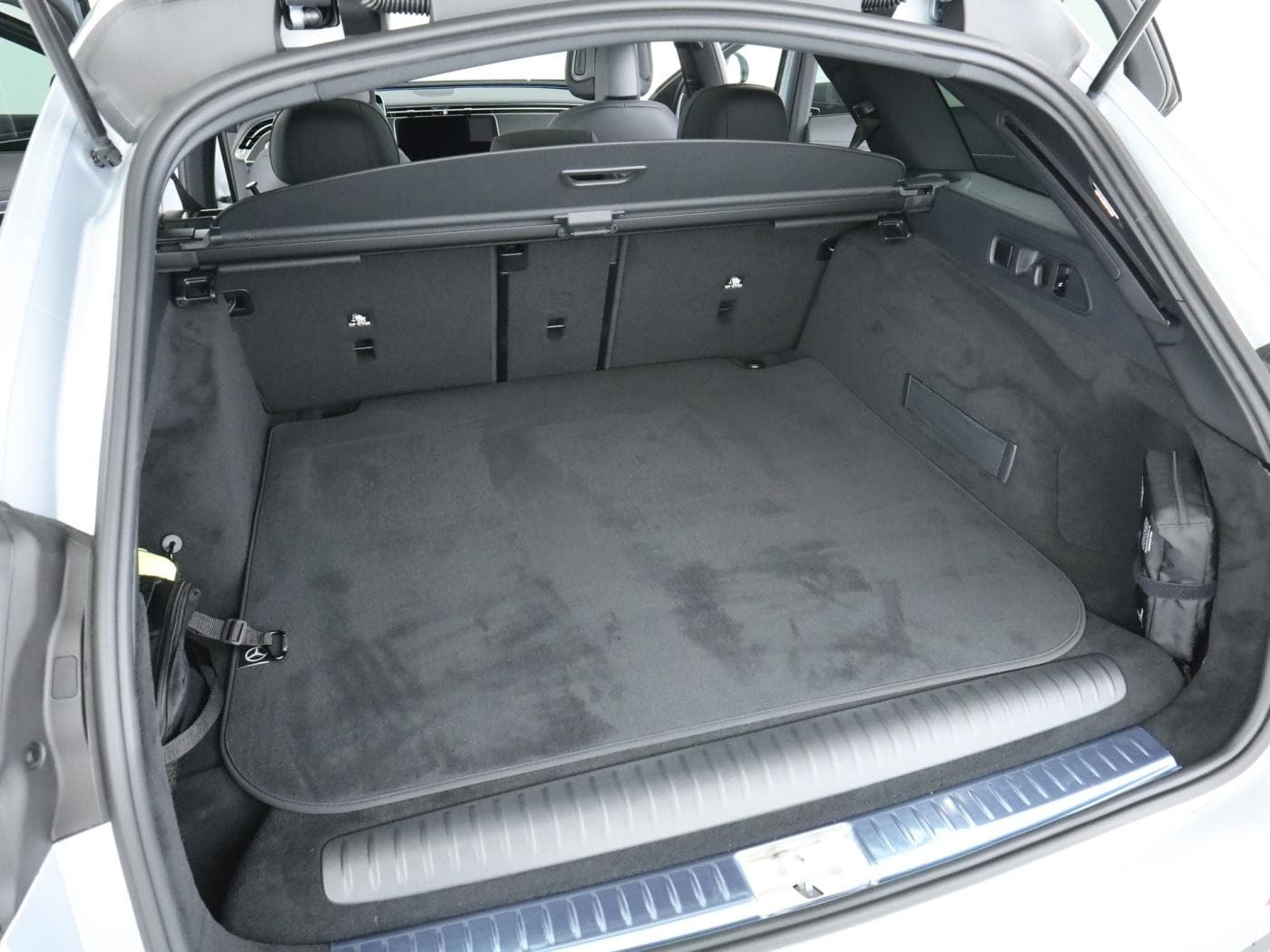 Mercedes-Benz E 300 de 4MATIC T-Modell mit EQ Hybrid Technologie Bild 23