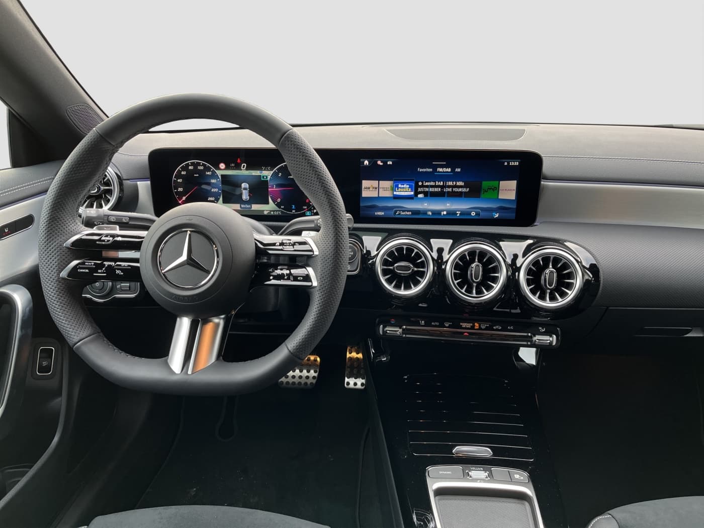 Mercedes-Benz CLA 200 d SB Bild 9