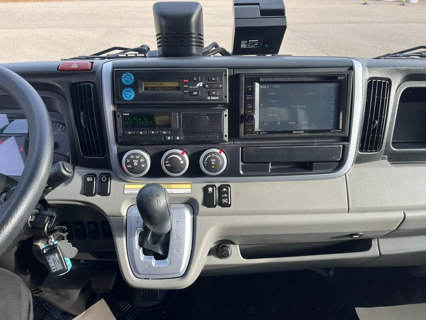 Mitsubishi Fuso Fuso Canter 7C18 AMT Junge Kofferaufbau Bild 10