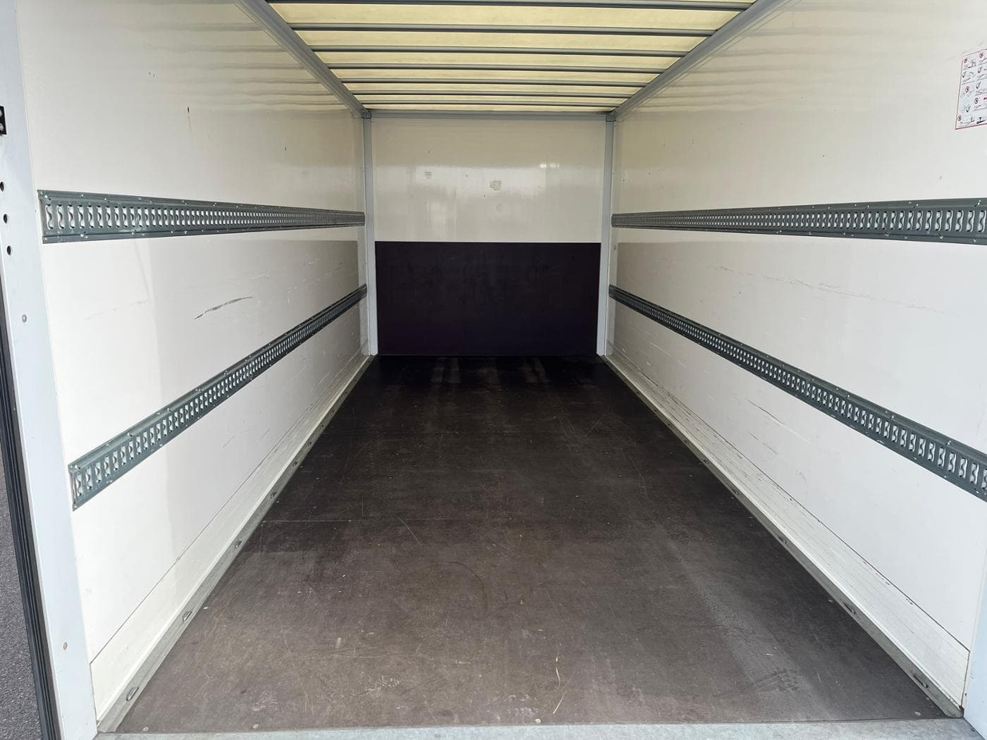 Mitsubishi Fuso Fuso Canter 7C18 AMT Junge Kofferaufbau Bild 12