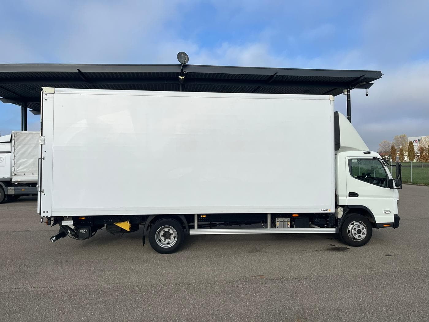 Mitsubishi Fuso Fuso Canter 7C18 AMT Junge Kofferaufbau Bild 6