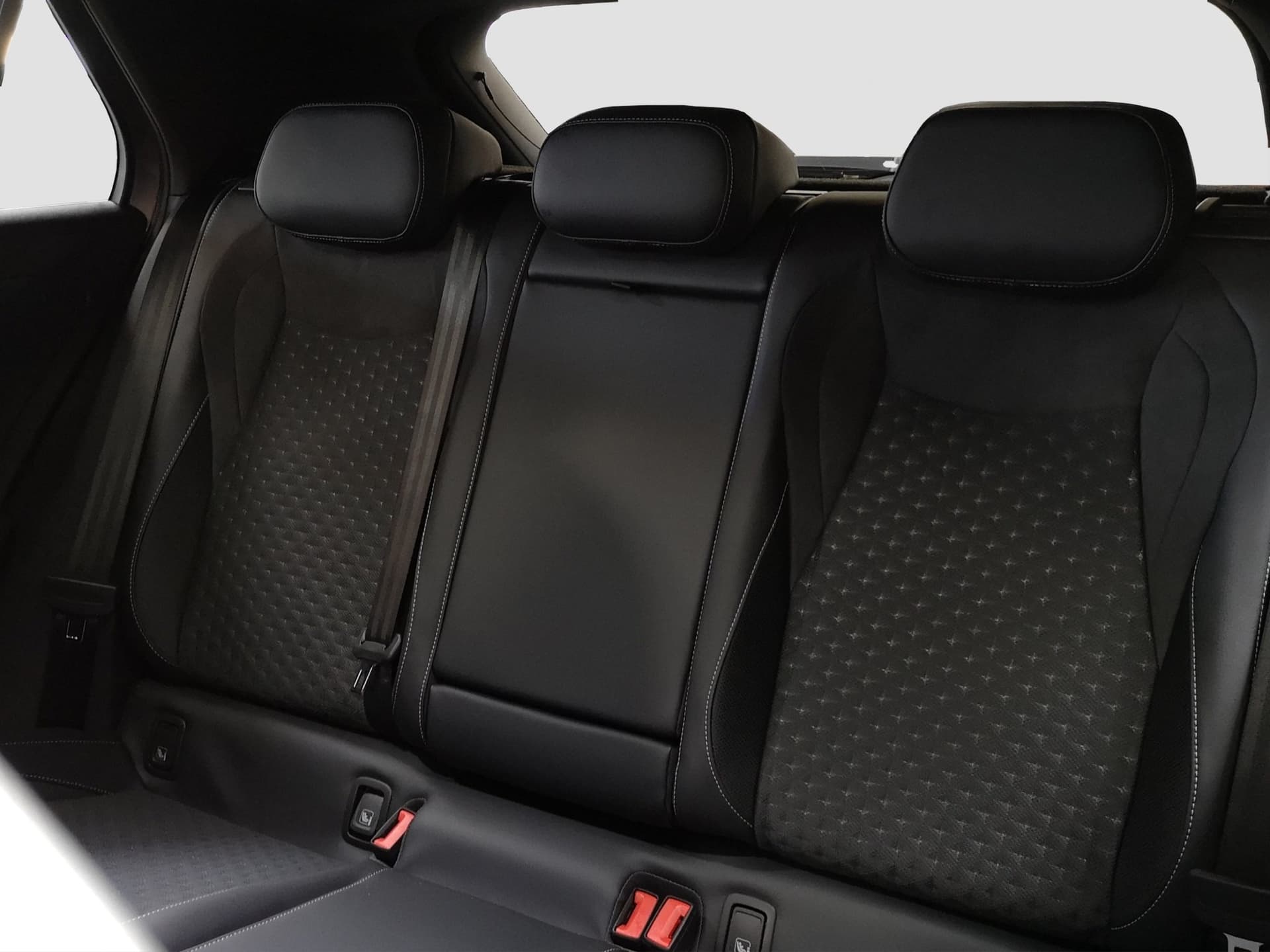 Volkswagen T-Roc R-Line 1.5 l eTSI OPF DSG Bild 15