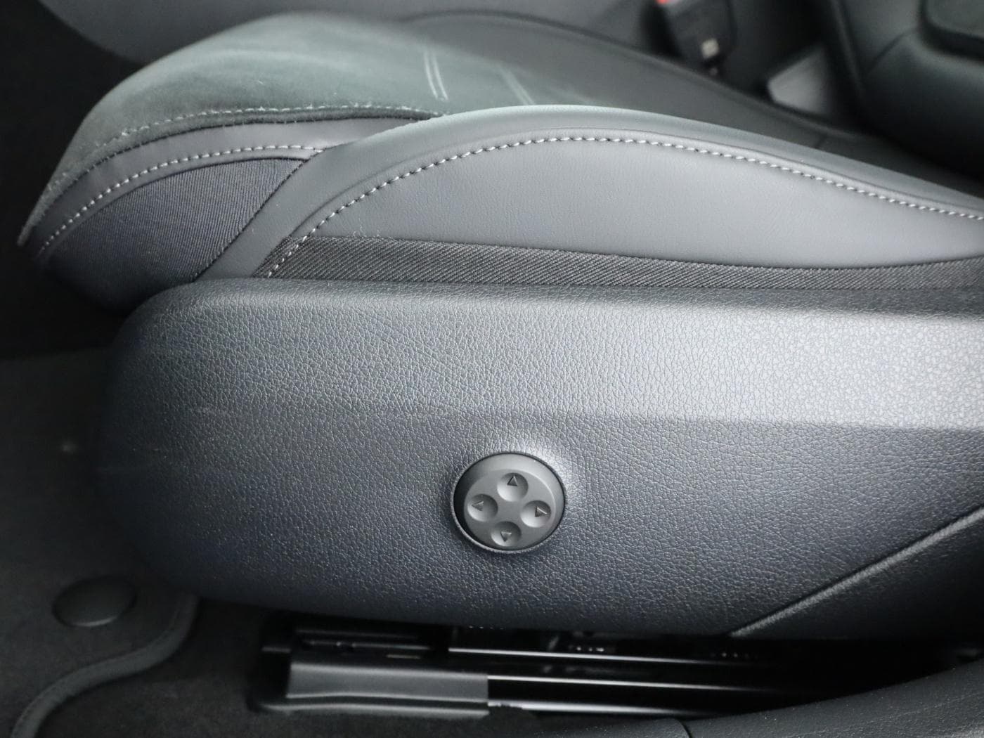 Mercedes-Benz C 300 e T-Modell mit EQ Hybrid Technologie Bild 27