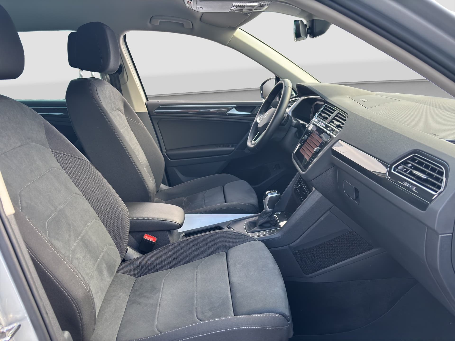 Volkswagen Tiguan Elegance 1.4 electric/TSI eHybrid 180kW 6-Gang DSG 4 Türen Bild 13