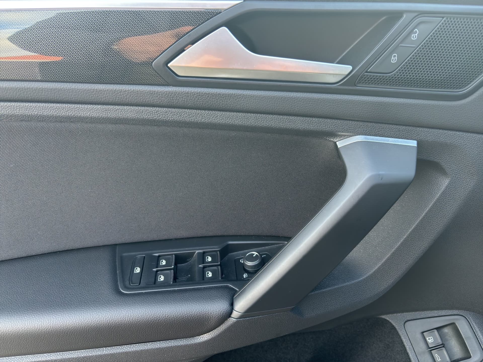 Volkswagen Tiguan Elegance 1.4 electric/TSI eHybrid 180kW 6-Gang DSG 4 Türen Bild 15