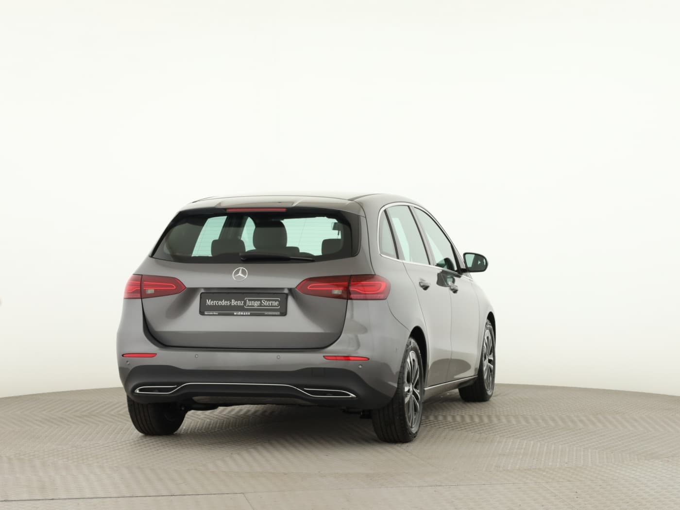 Mercedes-Benz B 180 Bild 2
