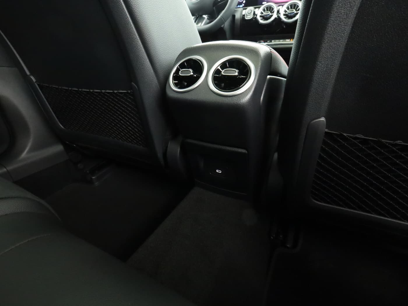 Mercedes-Benz CLA 180 Coup Bild 25