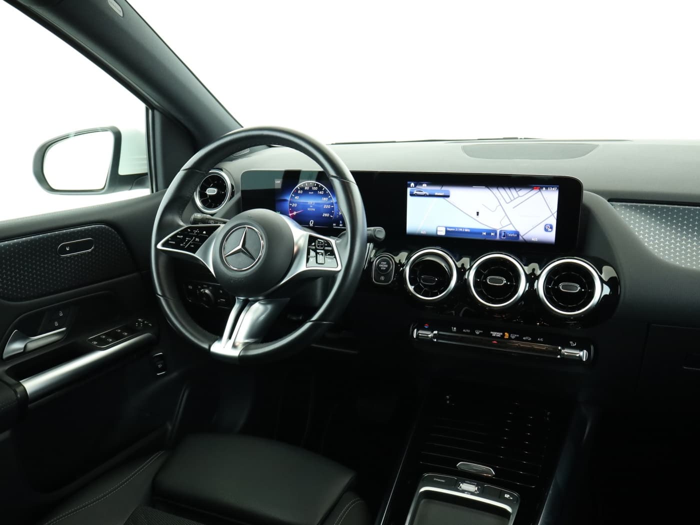 Mercedes-Benz B 180 d Bild 10