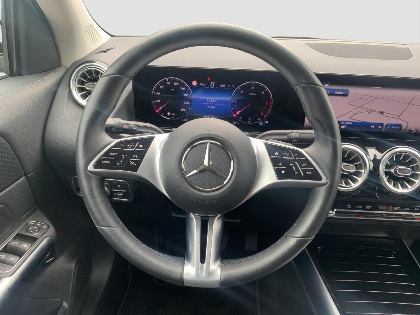 Mercedes-Benz GLA 200 d 4M Bild 10