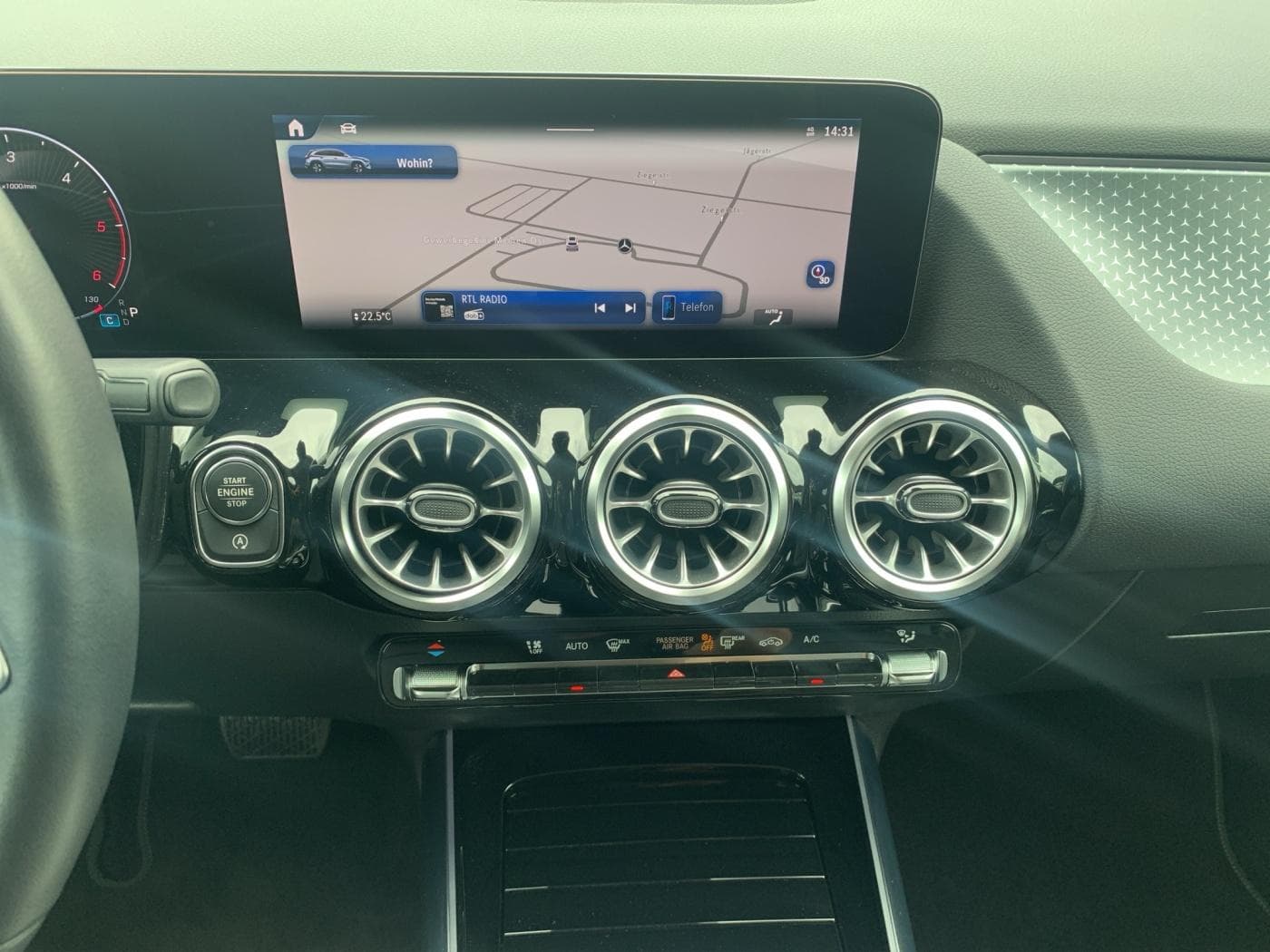 Mercedes-Benz GLA 200 d 4M Bild 12