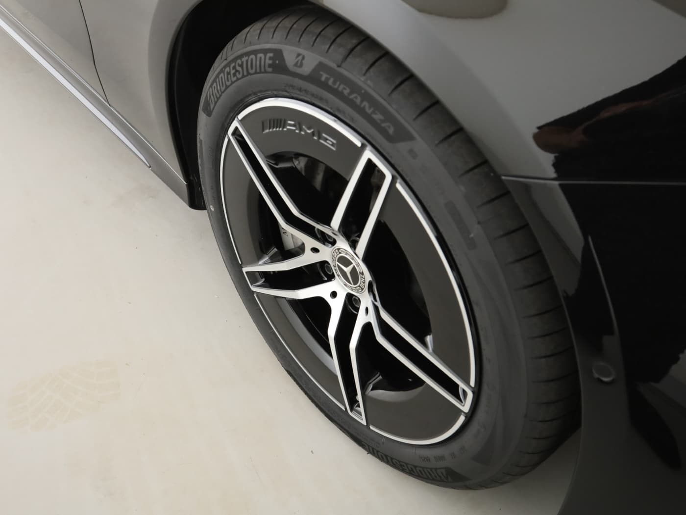 Mercedes-Benz E 220 d 4M Bild 21
