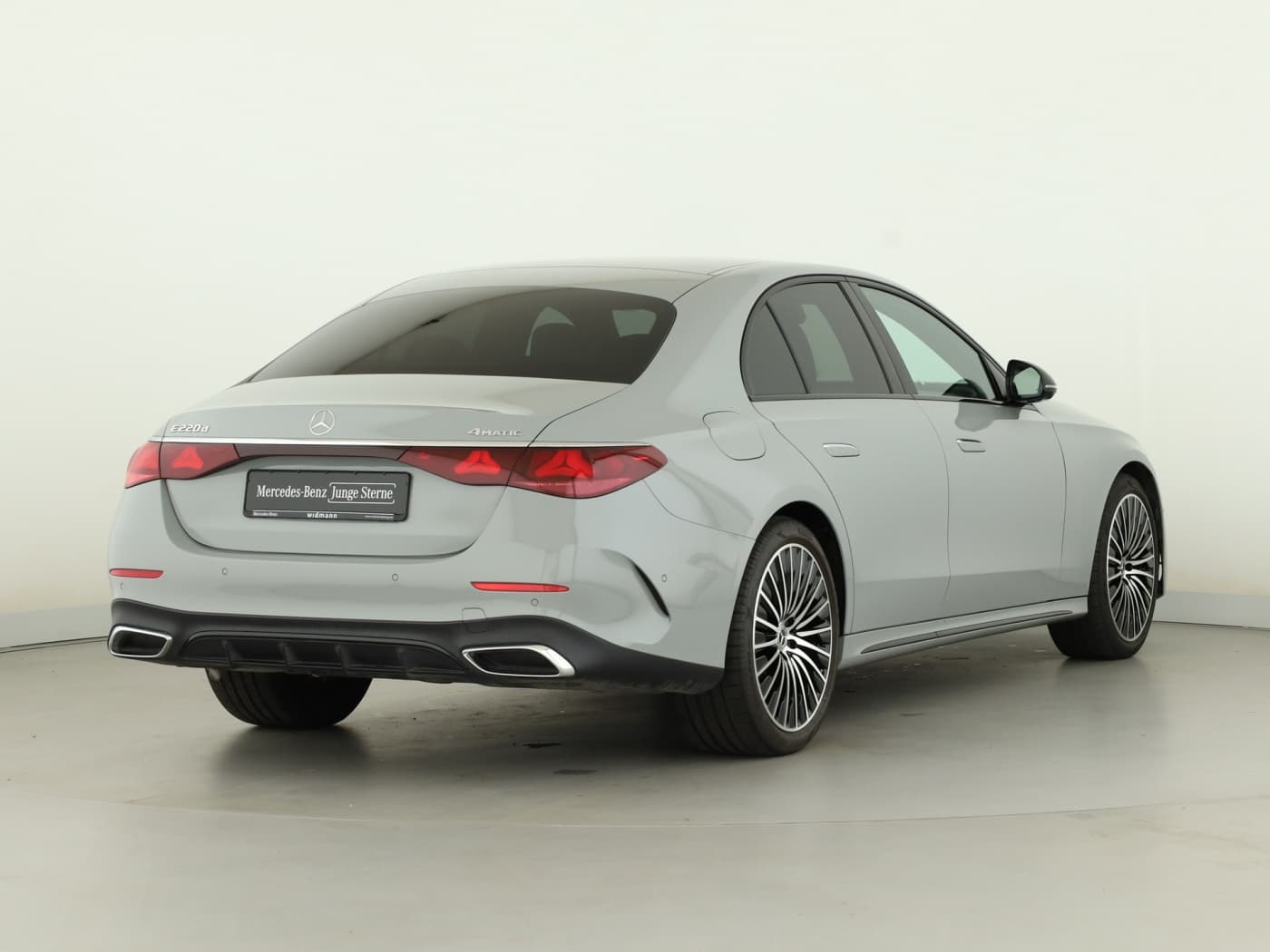 Mercedes-Benz E 220 d 4M Bild 2