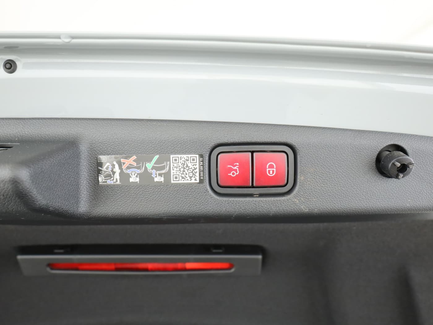Mercedes-Benz E 220 d 4M Bild 23