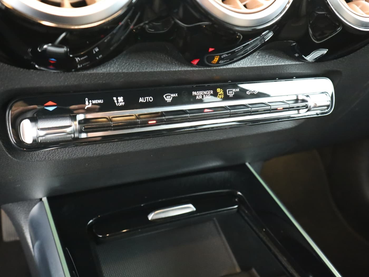 Mercedes-Benz EQB 300 4M Bild 14