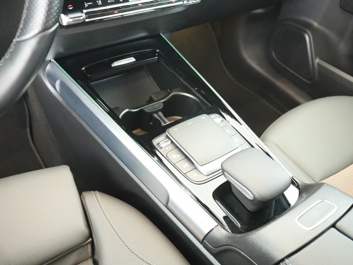 Mercedes-Benz EQB 300 4M Bild 15