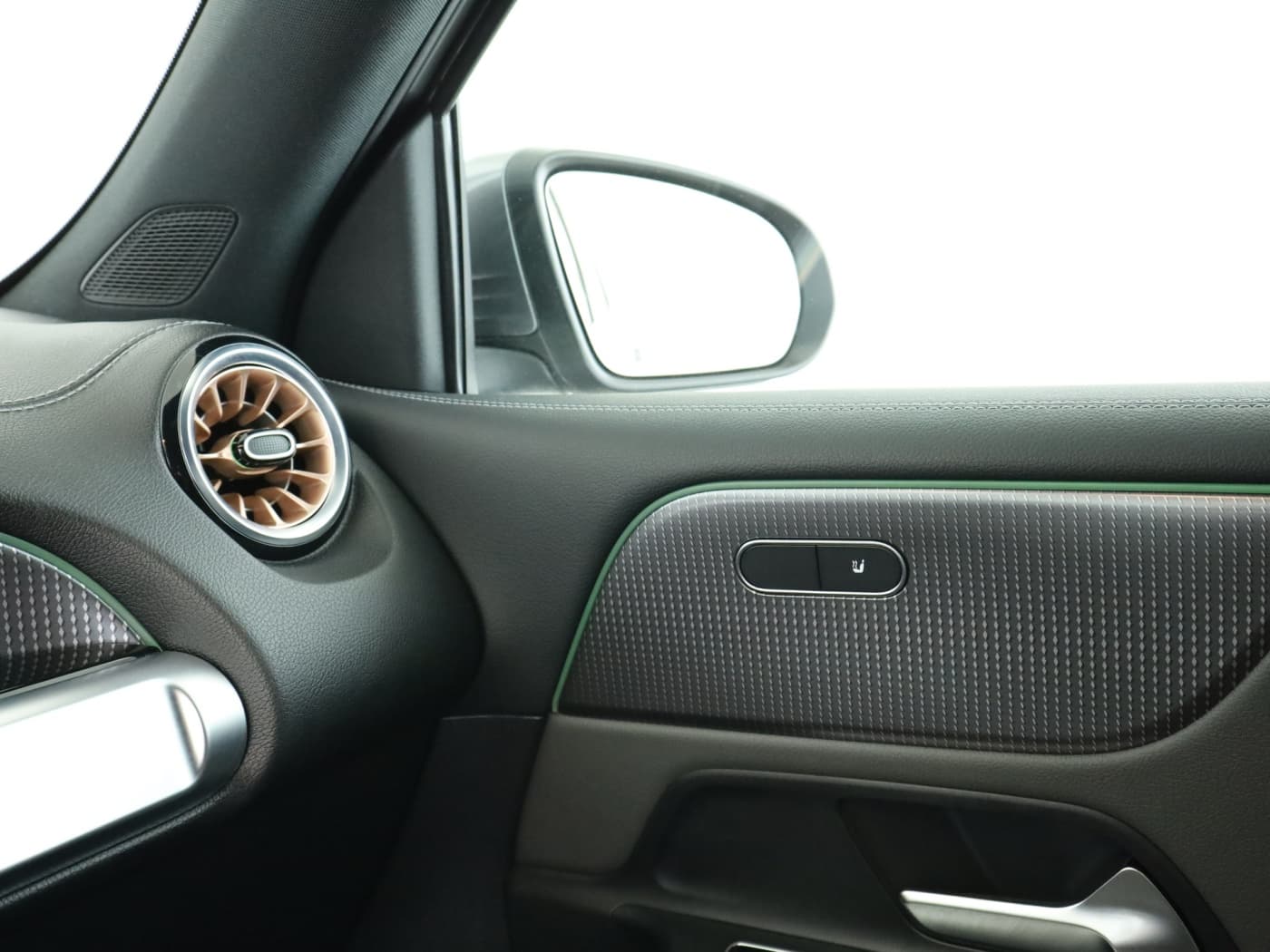 Mercedes-Benz EQB 300 4M Bild 16