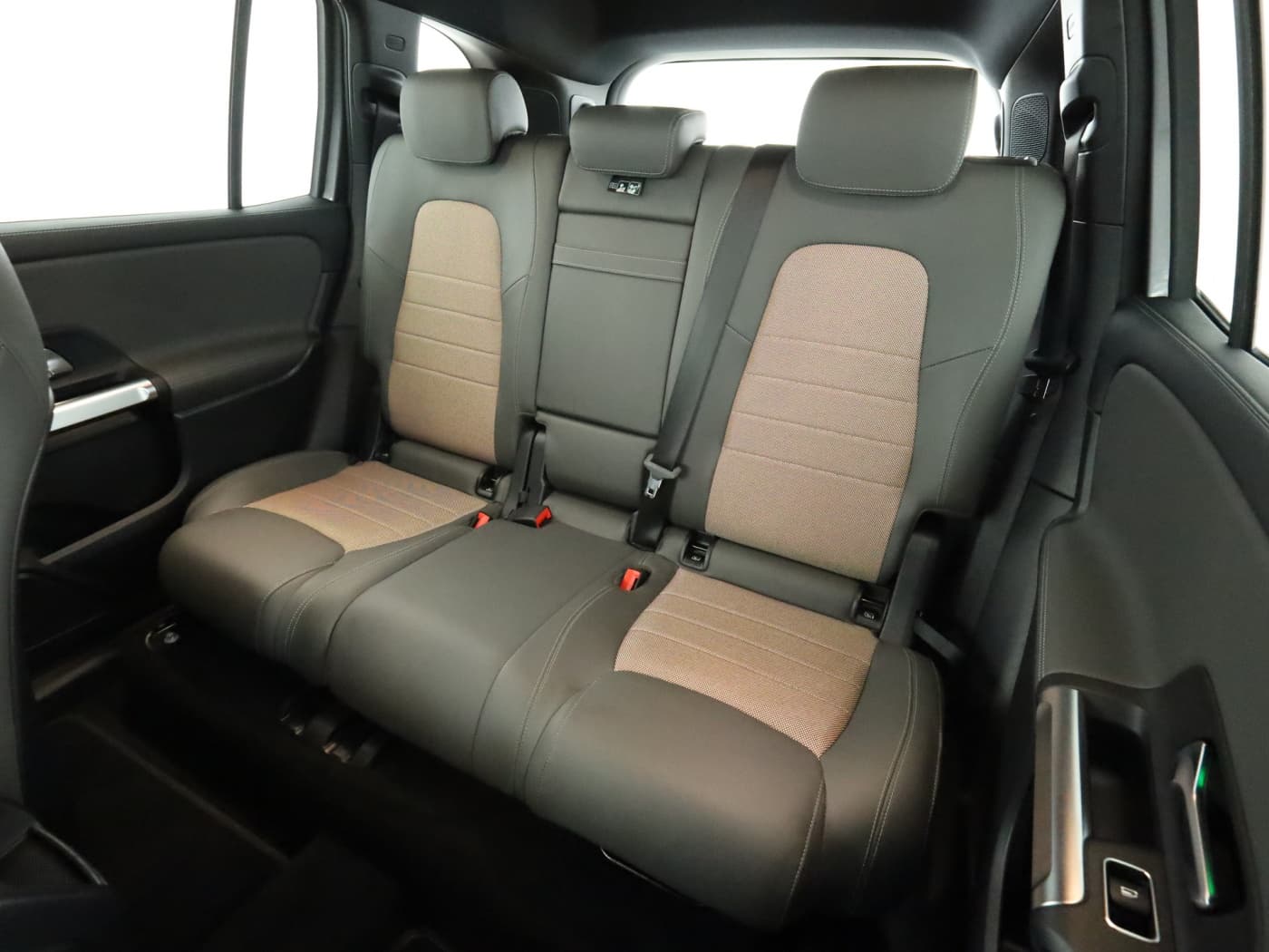 Mercedes-Benz EQB 300 4M Bild 18