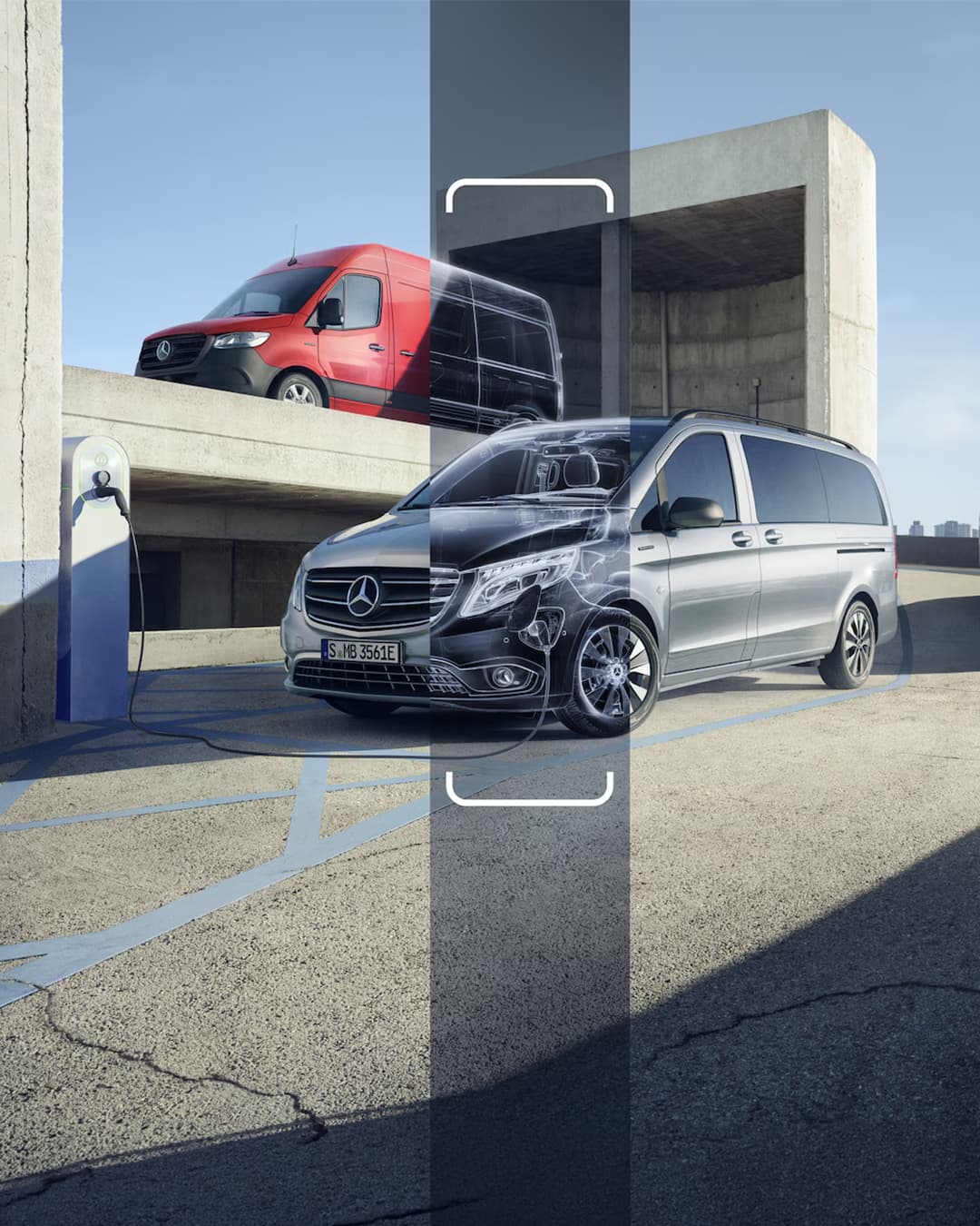 Eine graue Mercedes-Benz V-Klasse im Vordergrund und ein roter Mercedes-Benz Sprinter im Hintergrund leicht erhöht. In der Bildmitte ein Streifen, der eine Röntgenansicht in die Fahrzeuge andeutet.
